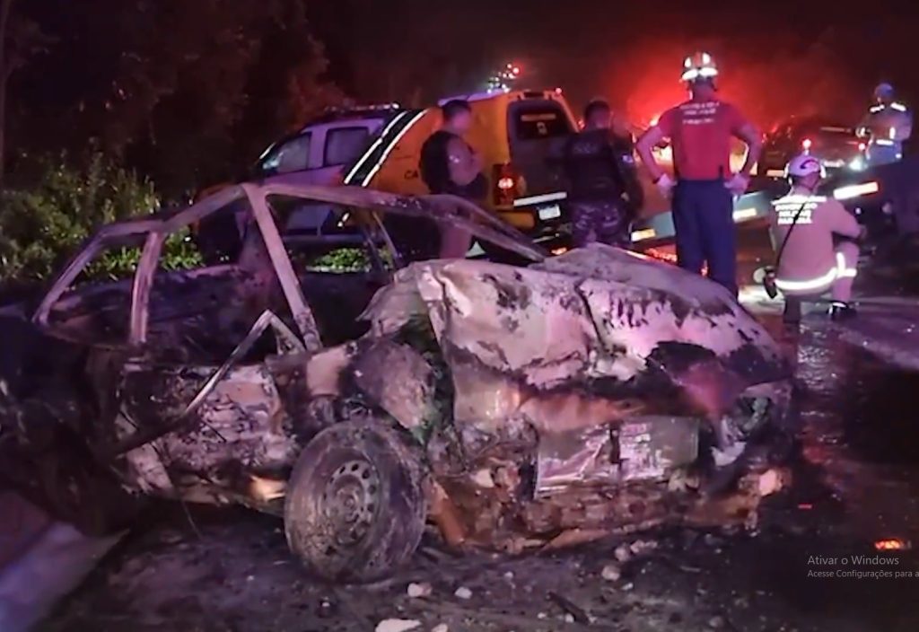 PM divulga nota sobre grave acidente entre viatura e carro de passeio
