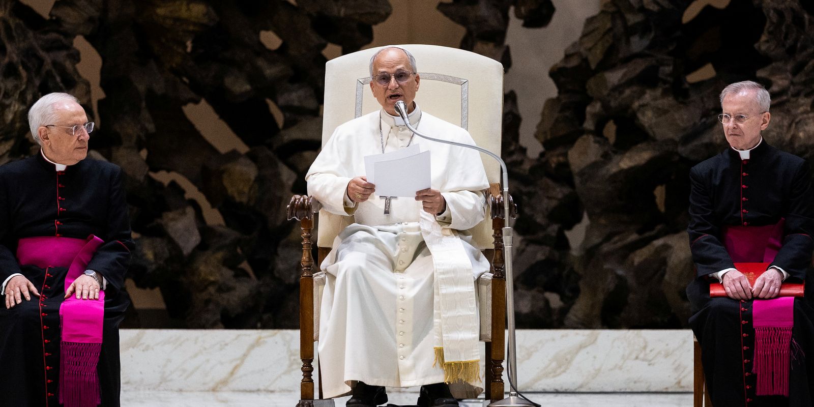 Papa Leão chama guerra no Oriente Médio de "escândalo" para humanidade Papa Leão chama guerra no Oriente Médio de "escândalo" para humanidade