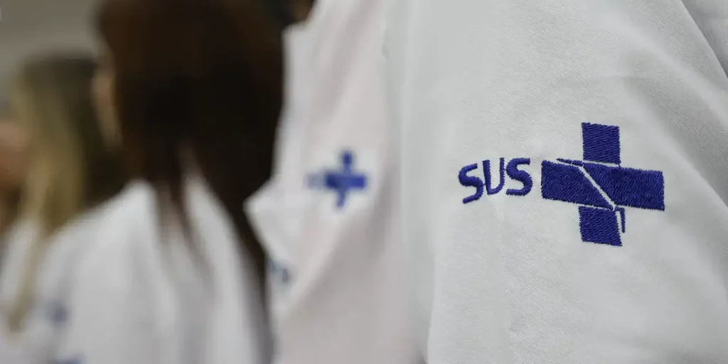 Março Azul: exames para rastrear câncer de intestino triplicam no SUS