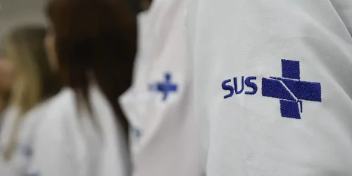 Março Azul: exames para rastrear câncer de intestino triplicam no SUS