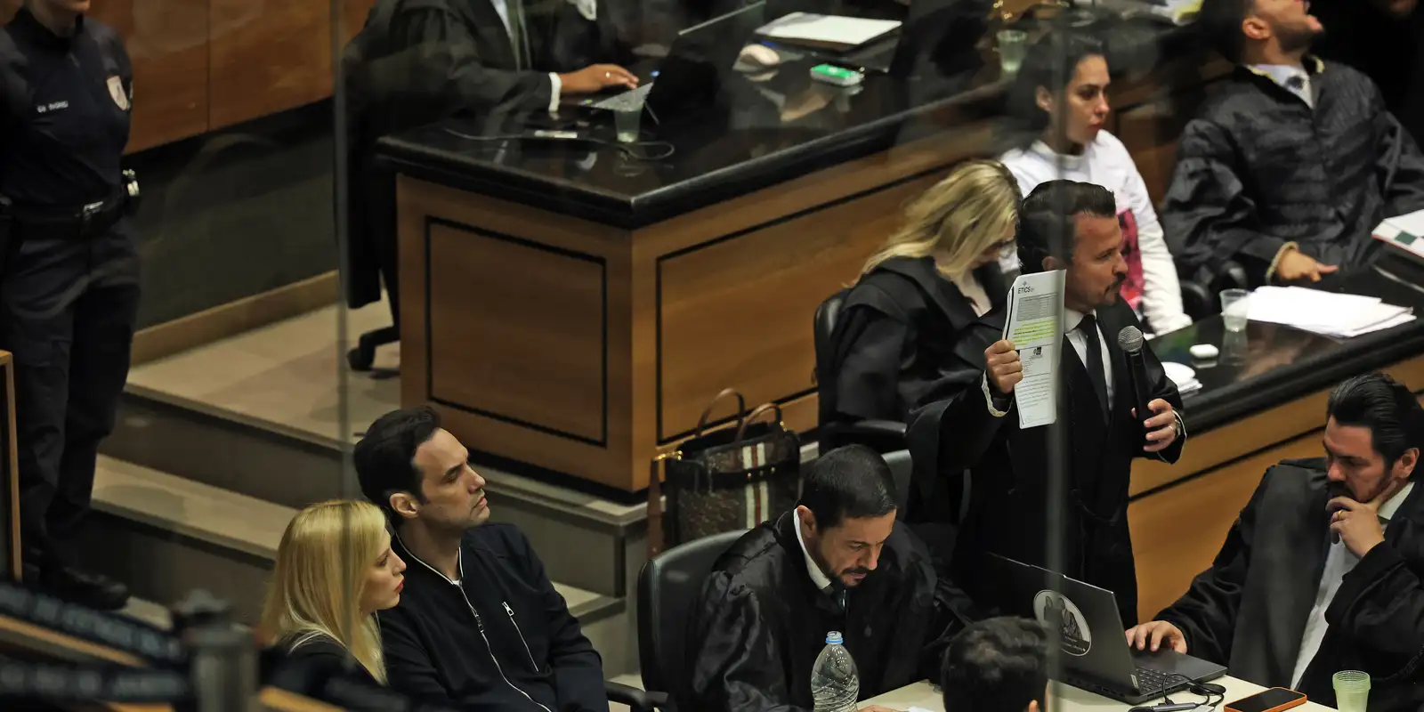 Advogados deverão pagar custos do adiamento da sessão sobre caso Henry Advogados deverão pagar custos do adiamento da sessão sobre caso Henry