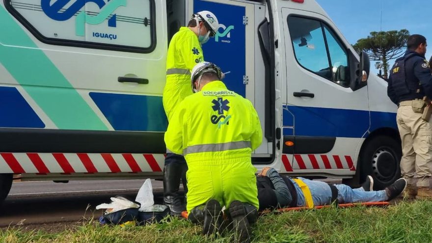 Motociclista fica ferido em colisão traseira na BR-277, em Cascavel
