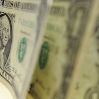 Imagem referente a Dólar cai para R$ 5,24, e bolsa sobe 3,24% após fala de Trump