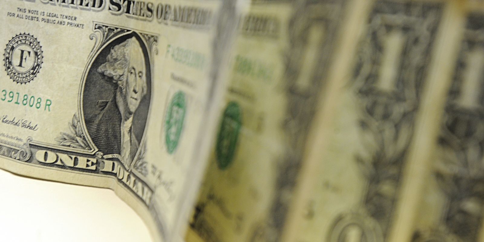 Dólar cai para R$ 5,24, e bolsa sobe 3,24% após fala de Trump Dólar cai para R$ 5,24, e bolsa sobe 3,24% após fala de Trump