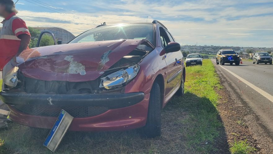 Peugeots se envolvem em acidente na BR-277 em Cascavel