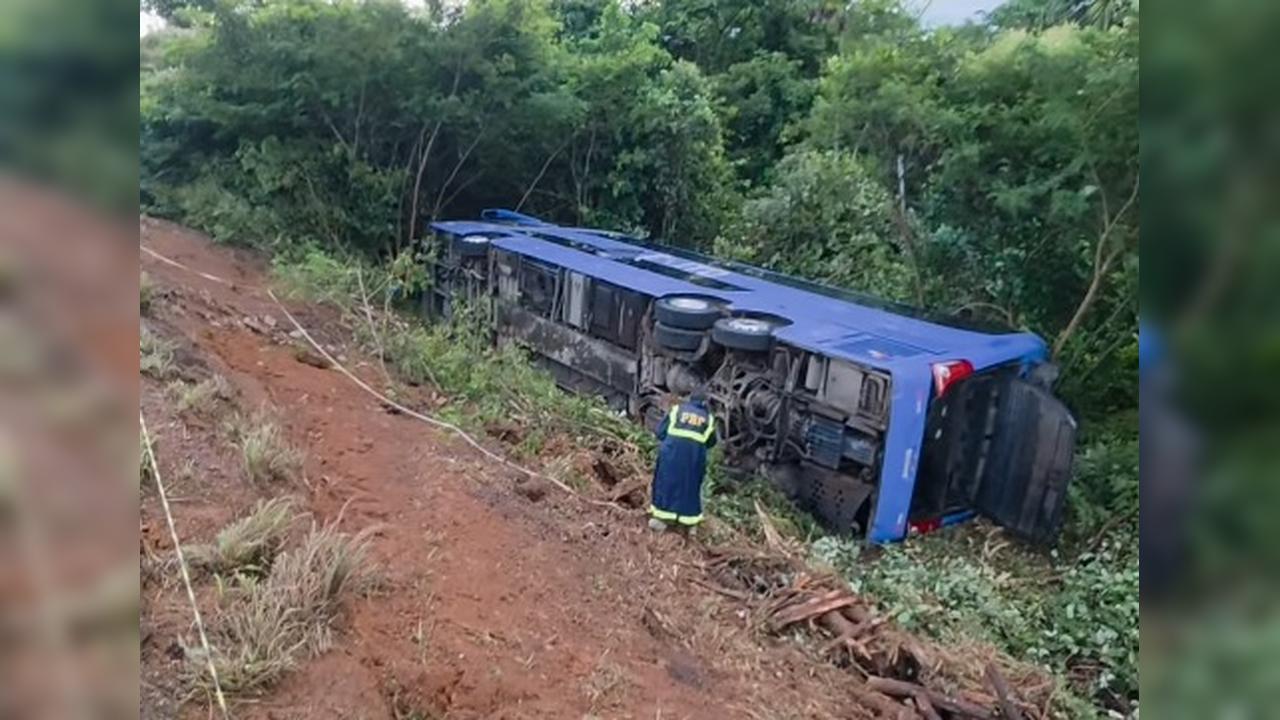 Acidente com ônibus deixa dois mortos e seis feridos na BR-158 Acidente com ônibus deixa dois mortos e seis feridos na BR-158