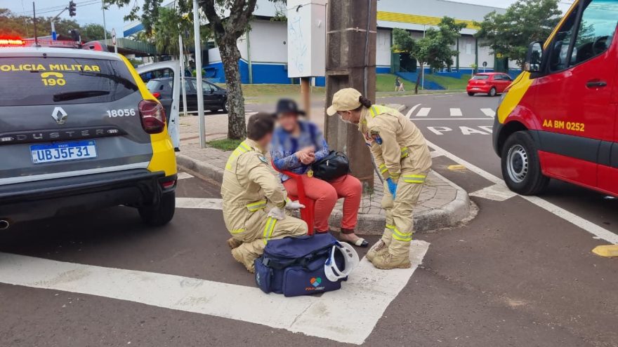 Idosa é atropelada por ônibus enquanto conduzia patinete elétrico em Cascavel