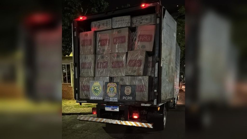Ação conjunta apreende caminhão com 100 mil maços de cigarros contrabandeados em Santa Helena