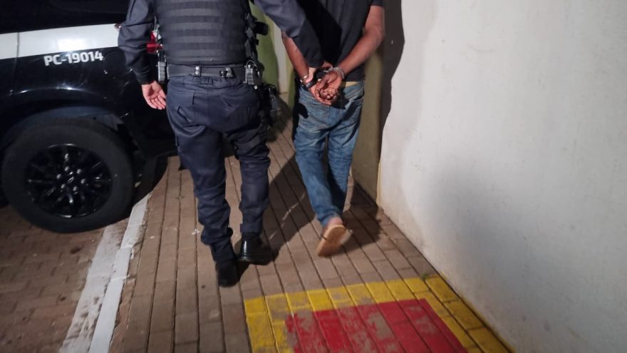 Homem é detido pela GM após agredir companheira na frente das filhas no Conjunto Riviera