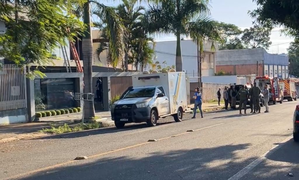 Assalto termina com suspeito morto após confronto com a PM e três detidos em Foz do Iguaçu