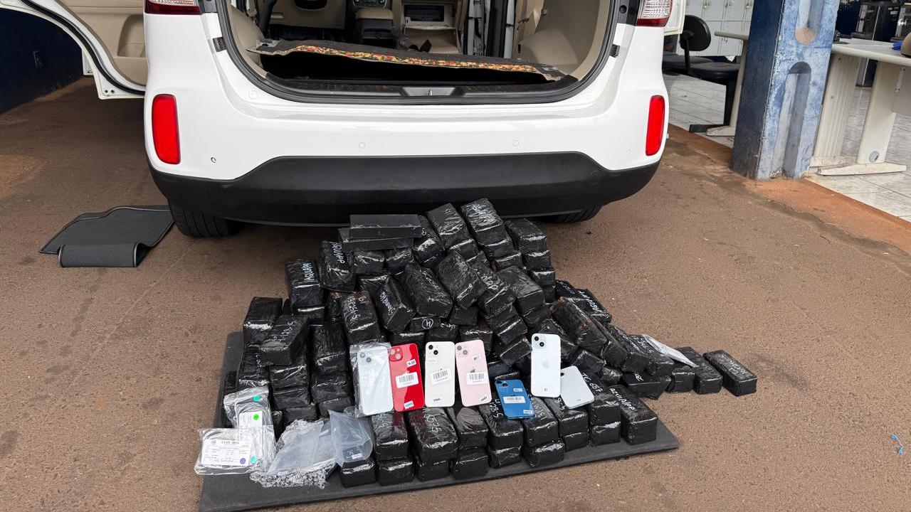Receita Federal apreende carga de iPhones avaliada em R$1,4 milhão em Cascavel Imagem referente a Receita Federal apreende carga de iPhones avaliada em R$1,4 milhão em Cascavel