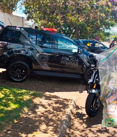 Suspeito tenta fugir de abordagem, é detido com drogas e mobiliza grande efetivo em Cascavel Imagem referente a Suspeito tenta fugir de abordagem, é detido com drogas e mobiliza grande efetivo em Cascavel