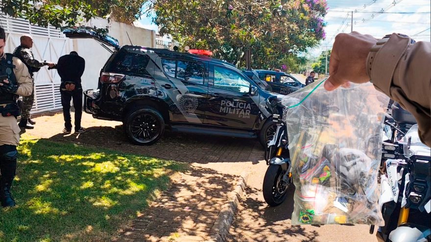 Suspeito tenta fugir de abordagem, é detido com drogas e mobiliza grande efetivo em Cascavel