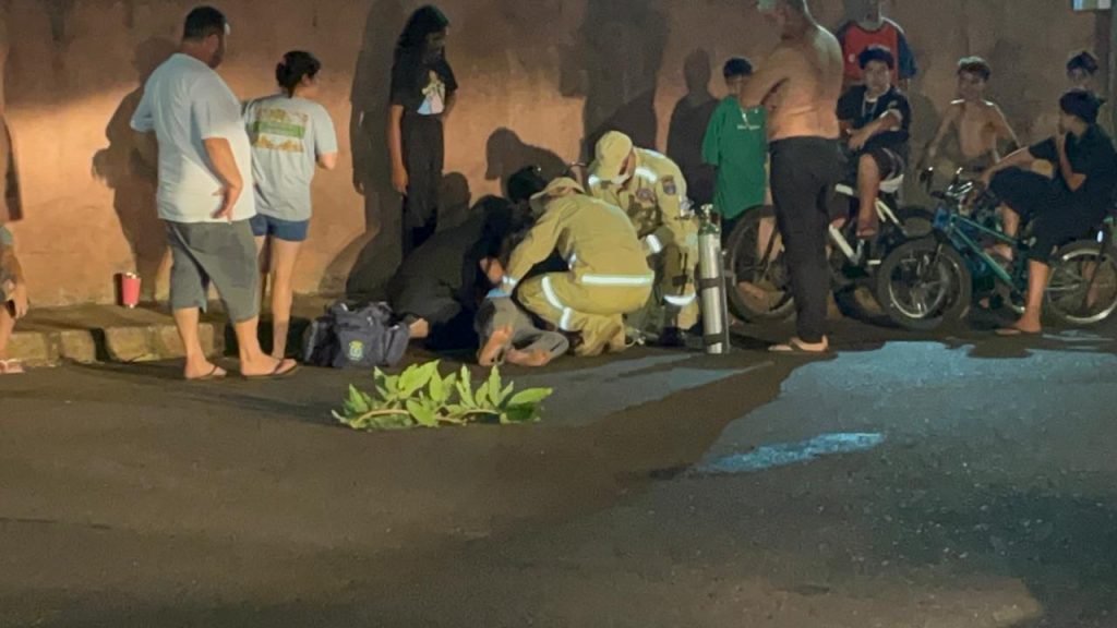 Ciclista de 13 anos fica ferida após colisão com carro e amiga passa mal durante atendimento no Tarumã