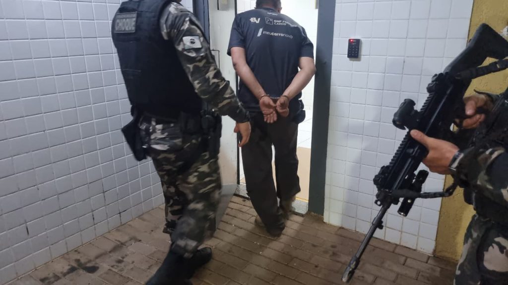 Homem é abordado com maconha após denúncia de tráfico no bairro Neva em Cascavel