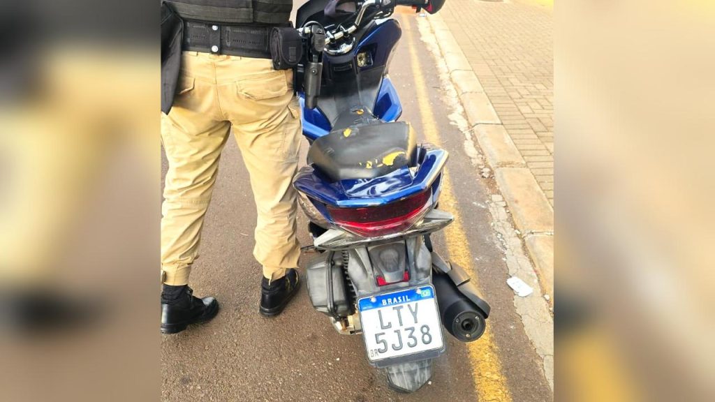 Suspeita de moto clonada termina com apreensão e encaminhamento à delegacia