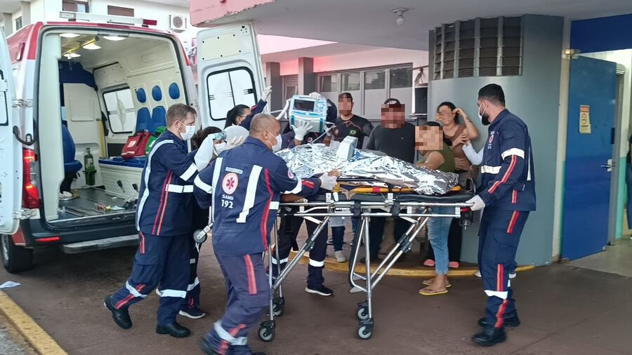 Adolescente tem pernas amputadas em acidente com máquina agrícola Adolescente tem pernas amputadas em acidente com máquina agrícola