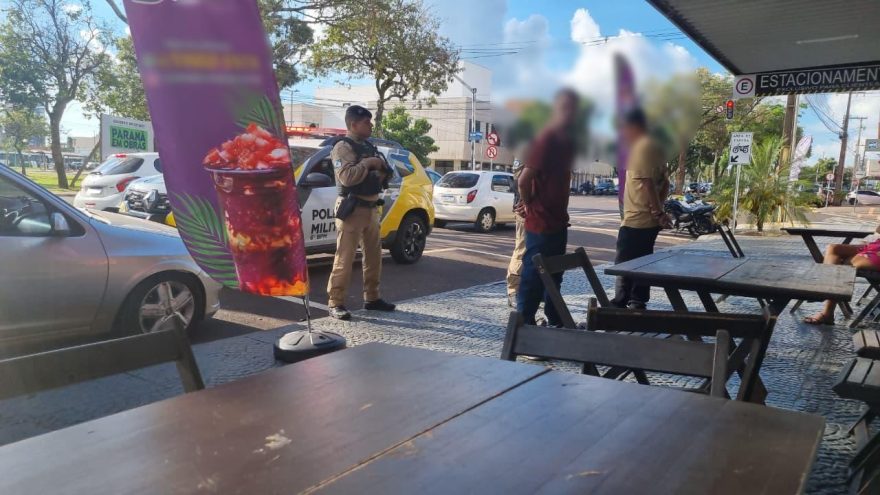 Polícia Militar realiza abordagem na Avenida Assunção