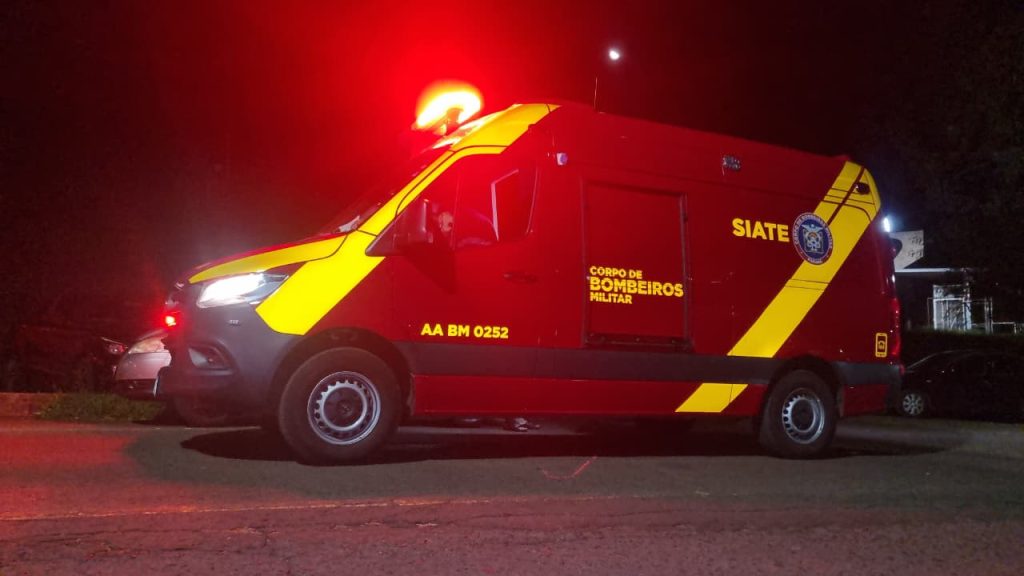 Jovem sofre luxação no ombro durante partida de futebol no Santo Onofre