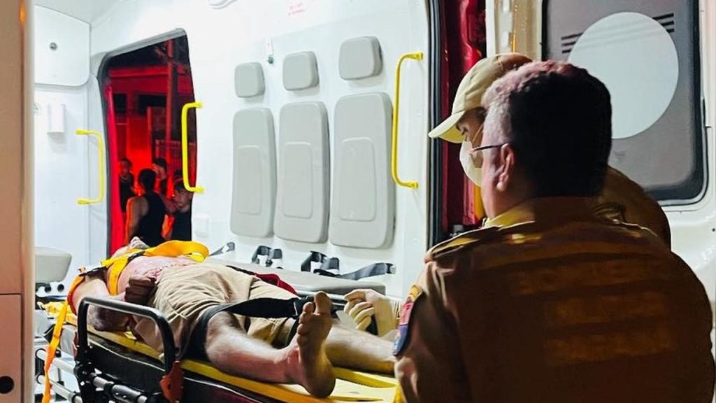 Homem é baleado ao avançar contra policial durante abordagem em Foz do Iguaçu