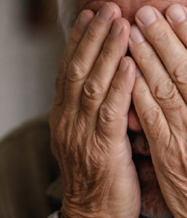 Idoso sofre estupro coletivo no interior do PR; polícia prende dois e terceiro segue foragido Imagem referente a Idoso sofre estupro coletivo no interior do PR; polícia prende dois e terceiro segue foragido