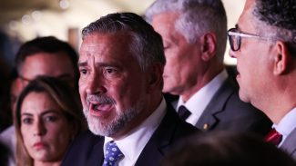 Base do governo pede indiciamento de Bolsonaro na CPMI do INSS