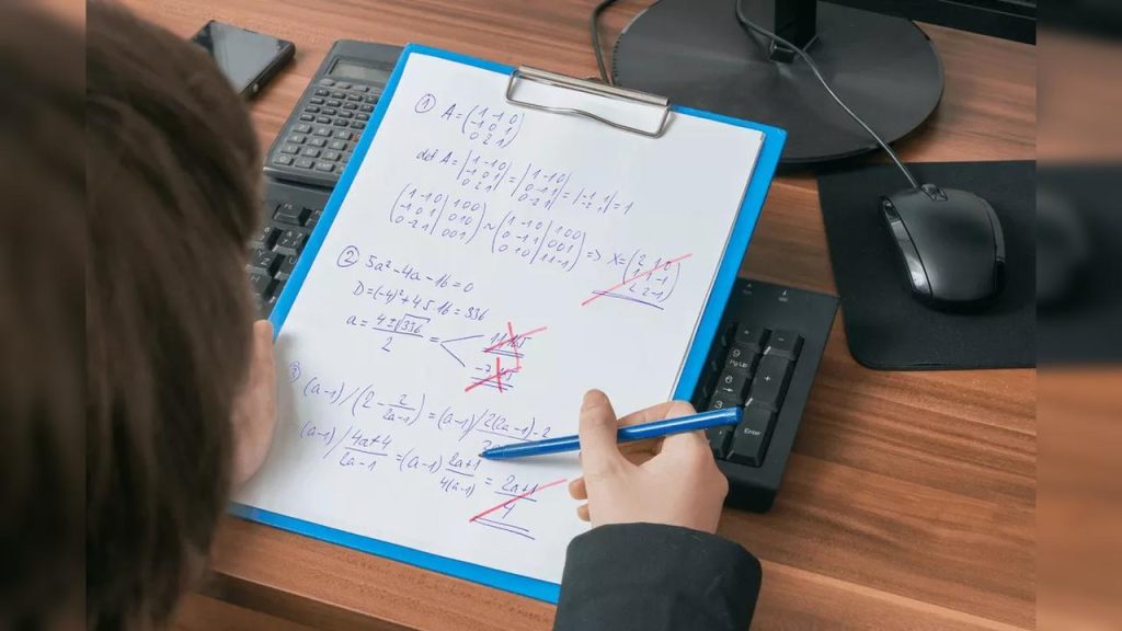 Revisor: o guardião da língua e da credibilidade é celebrado neste 28 de marrço