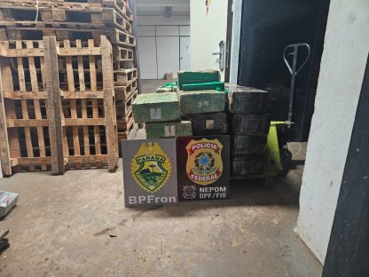 Polícia Militar do Paraná apreende embarcação com 396 kg de maconha em Santa Helena Imagem referente a Polícia Militar do Paraná apreende embarcação com 396 kg de maconha em Santa Helena