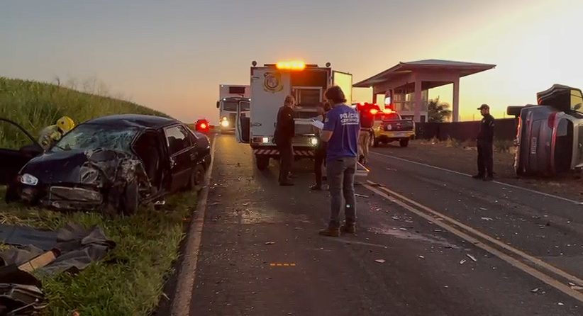 Sinistro de trânsito deixa um morto e cinco feridos na PR-493, no Sudoeste do Paraná Sinistro de trânsito deixa um morto e cinco feridos na PR-493, no Sudoeste do Paraná