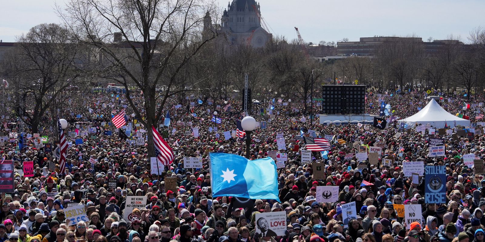 Manifestações anti-Trump reúnem milhões em diversas cidades dos EUA