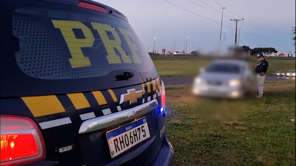 PRF realiza operação de fiscalização no Trevo do Guarujá em Cascavel