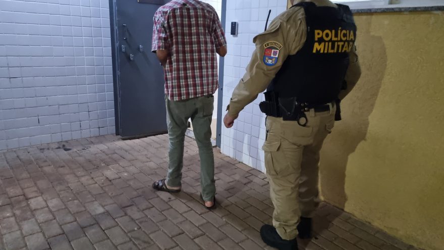 Idoso ameaça companheira com facão e é detido no 14 de Novembro