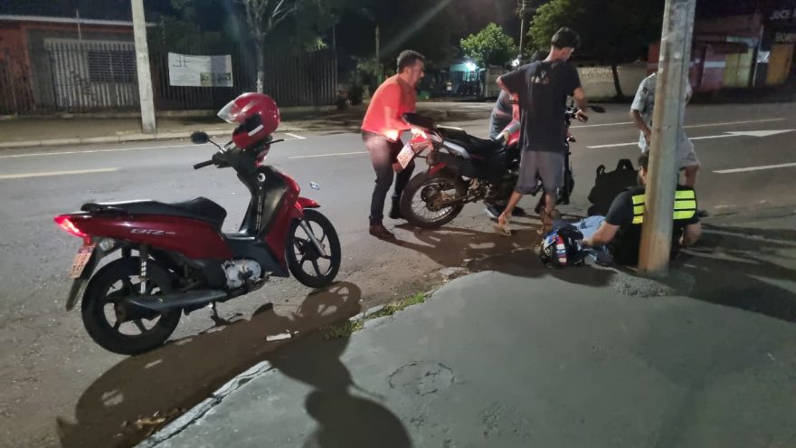 Motociclista fica ferido em acidente com carro no bairro São Cristóvão