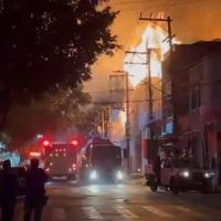 Imagem referente a Incêndio de grandes proporções atinge fábrica no Brás, em São Paulo