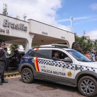 Imagem referente a Moraes nega livre acesso de filhos de Bolsonaro à prisão domiciliar