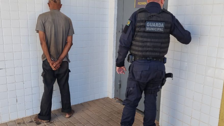Homem com mandado por violência doméstica é preso no Centro de Cascavel