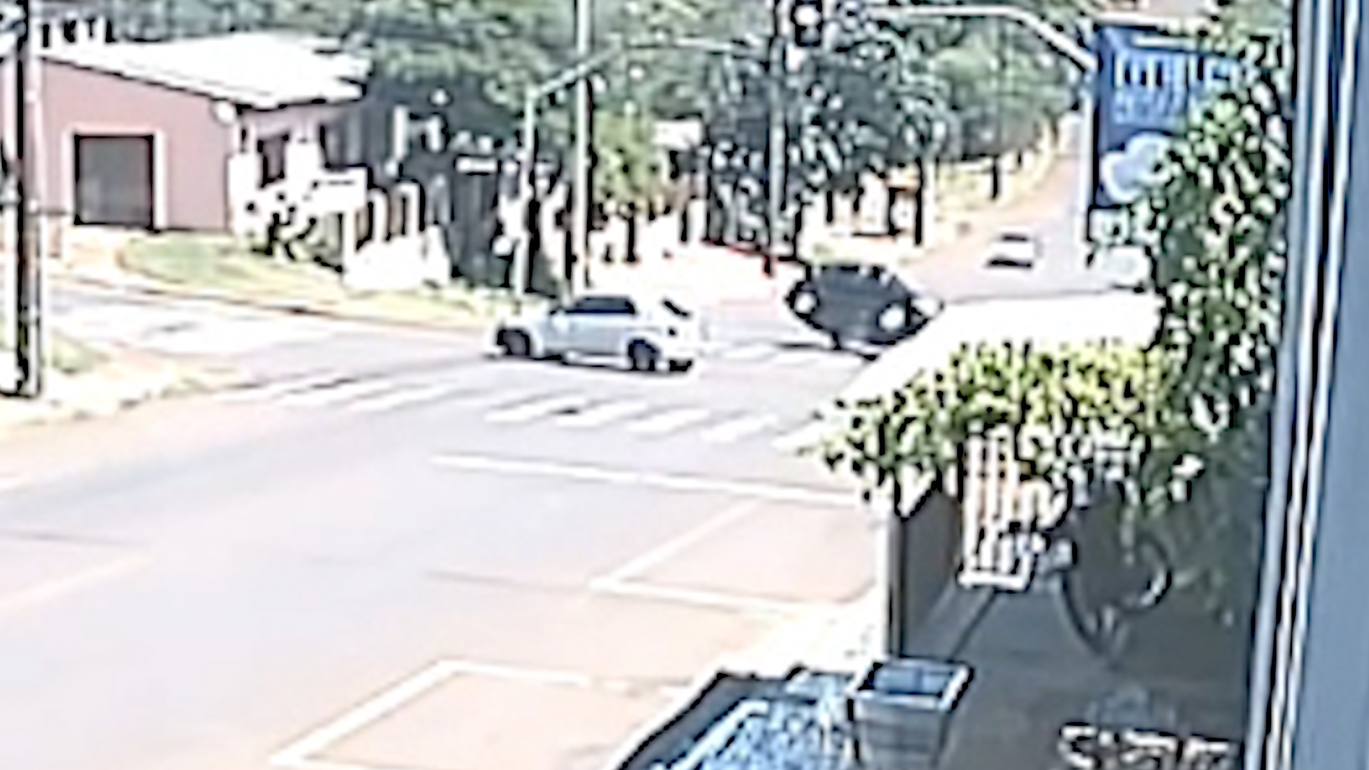 Veja momento em que SpaceFox capota após acidente com Celta Imagem referente a Veja momento em que SpaceFox capota após acidente com Celta