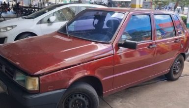 Radiador de Uno ferve, tampa estoura e homem sofre graves queimaduras em posto de combustíveis Imagem referente a Radiador de Uno ferve, tampa estoura e homem sofre graves queimaduras em posto de combustíveis