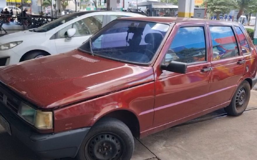 Radiador de Uno ferve, tampa estoura e homem sofre graves queimaduras em posto de combustíveis