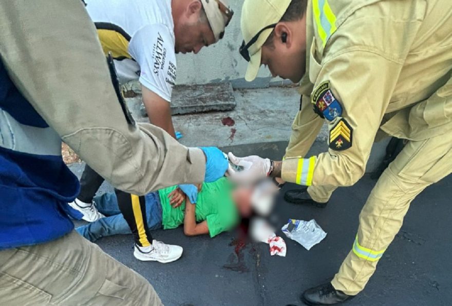 Pedinte teria se aborrecido com o ‘não’ e jogou pedra contra mulher atingida na cabeça