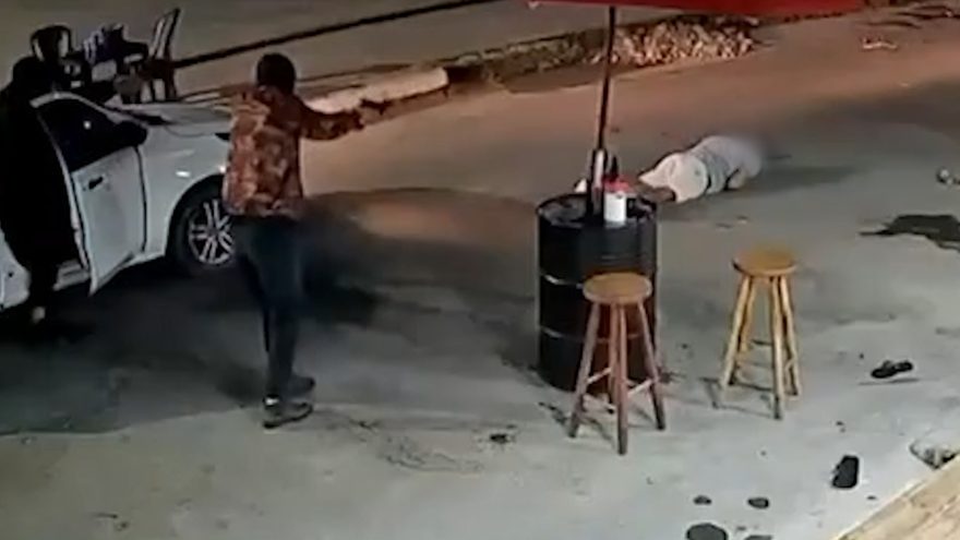Imagens fortes: filho de ex-vereador é morto a tiros na porta de bar