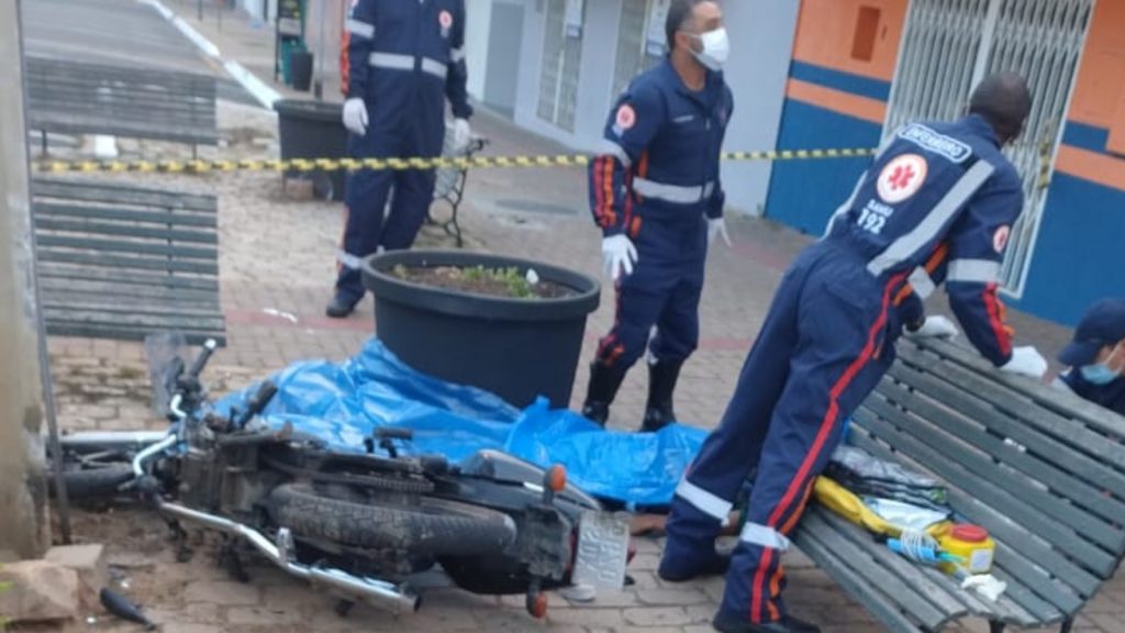 Casal que morreu em grave acidente de moto em Castro é identificado Casal que morreu em grave acidente de moto em Castro é identificado