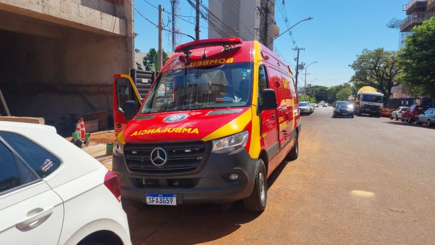 Trabalhador é socorrido ao ser atingido por pedaço de ‘reboco’ em obra no Centro