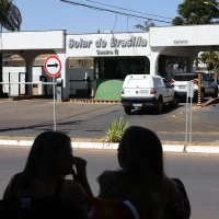 Imagem referente a Bolsonaro tem 24h para explicar fala de Eduardo sobre acesso a vídeo