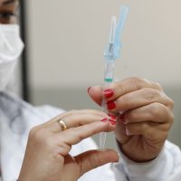 Imagem referente a Grande procura deixa unidades de saúde sem estoque de vacina contra gripe em Cascavel