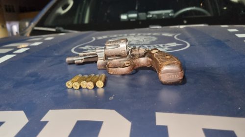 Dupla armada sequestra idoso em Cascavel e é capturada pela PRF na BR-163 Imagem referente a Dupla armada sequestra idoso em Cascavel e é capturada pela PRF na BR-163