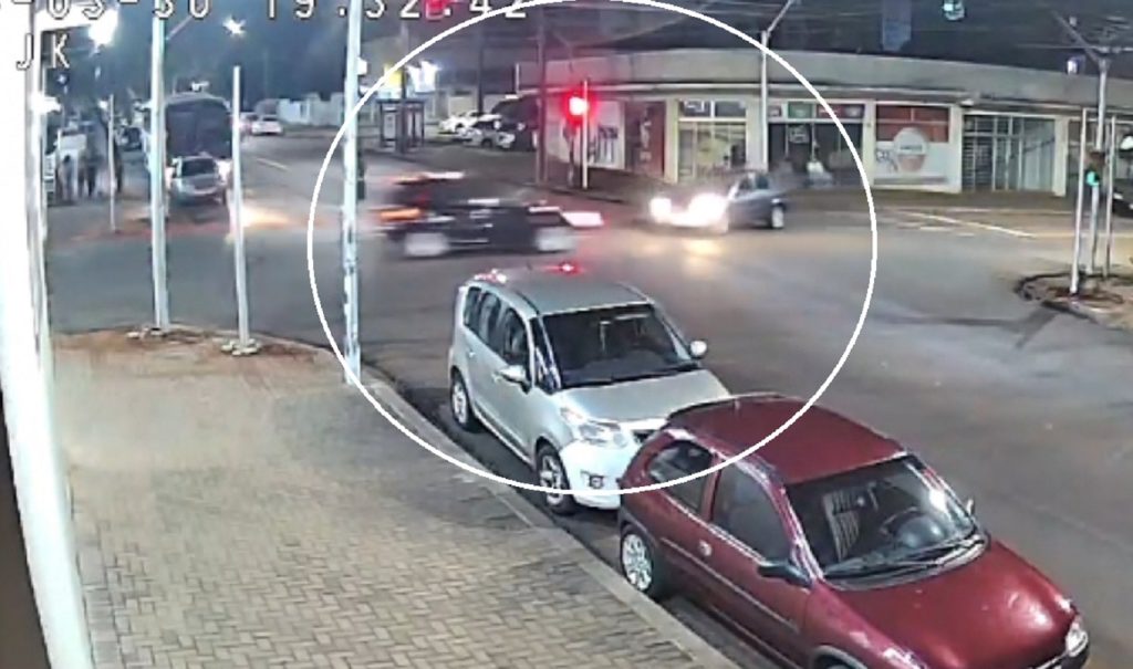 Câmera flagra forte batida que deixou homem ferido na JK com Fortaleza