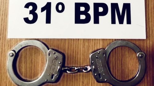 Foragido é capturado em Terra Roxa pela PM e encaminhado ao DEPEN em Guaíra Imagem referente a Foragido é capturado em Terra Roxa pela PM e encaminhado ao DEPEN em Guaíra