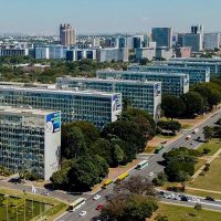 Imagem referente a Lei reestrutura carreiras no Executivo e cria mais de 24 mil cargos