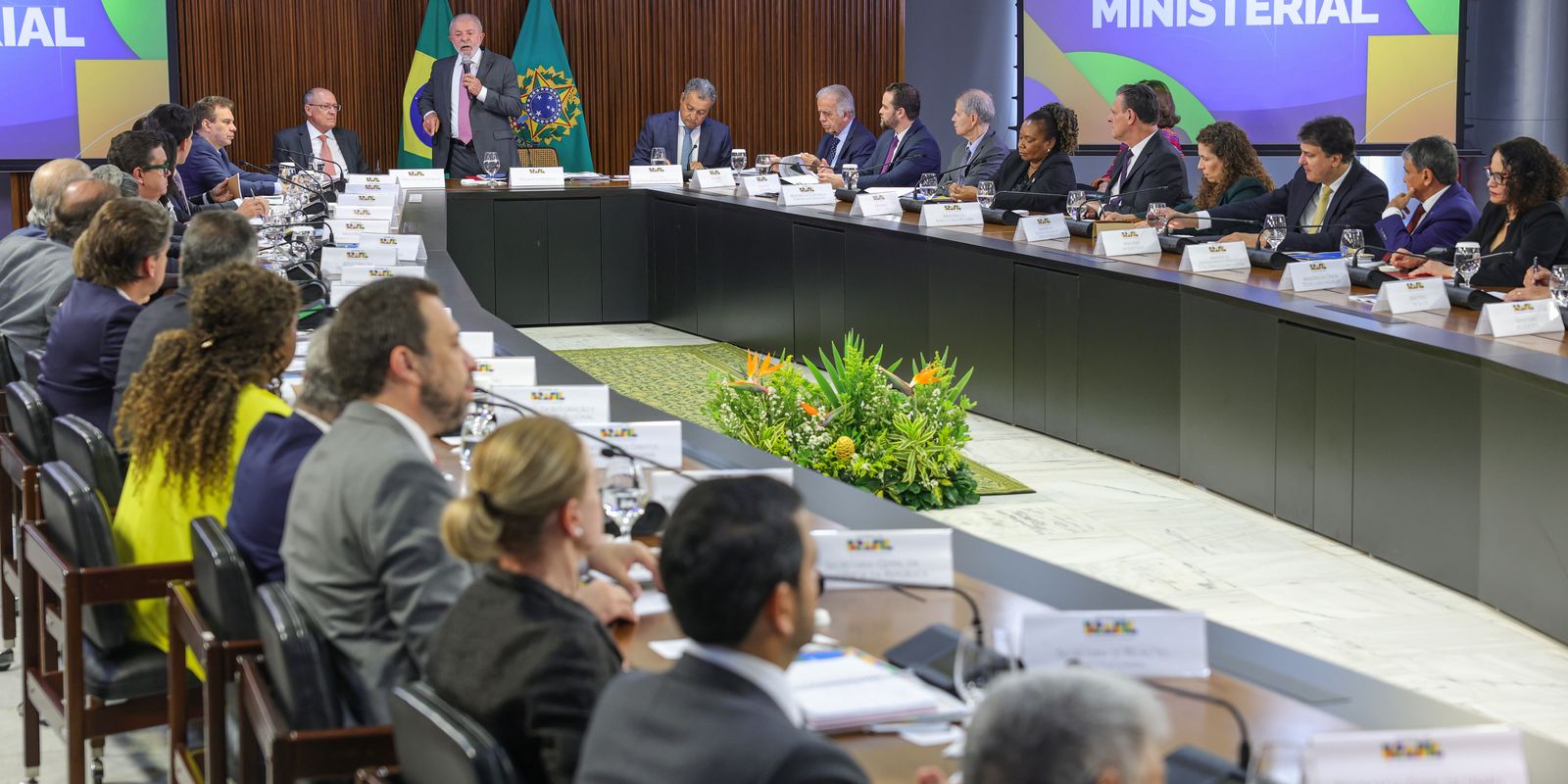 Lula se despede de ministros e confirma Alckmin como vice em chapa Lula se despede de ministros e confirma Alckmin como vice em chapa